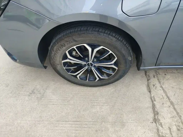 Roewe i6 MAX EV — Фото автомобиля 22