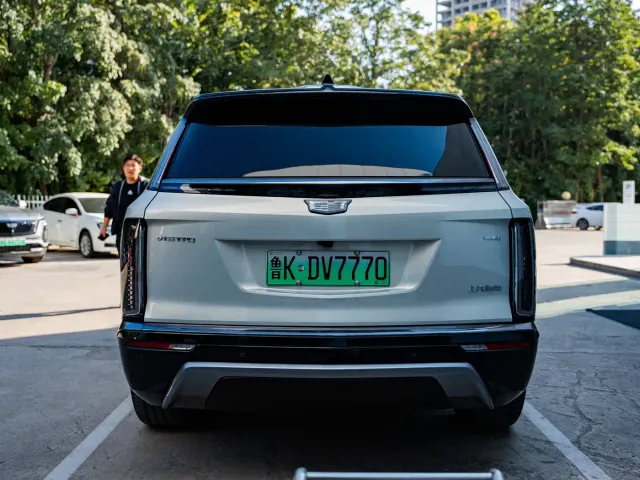 Cadillac Vistiq — Фото автомобиля 5