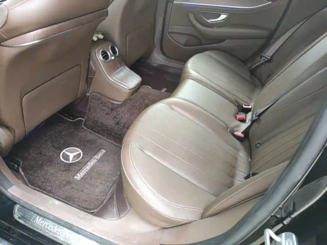 Mercedes-Benz E-Class — Фото автомобиля 16