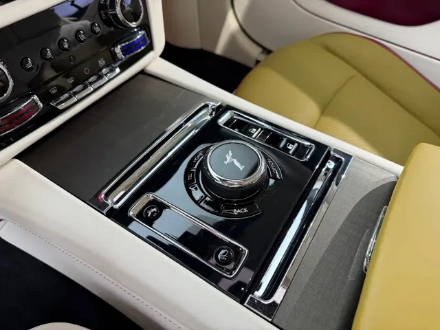 Rolls-Royce Spectre — Фото автомобиля 13
