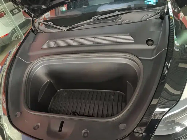 Tesla Model Y — Фото автомобиля 19