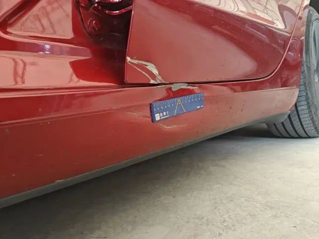Tesla Model 3 — Фото автомобиля 21