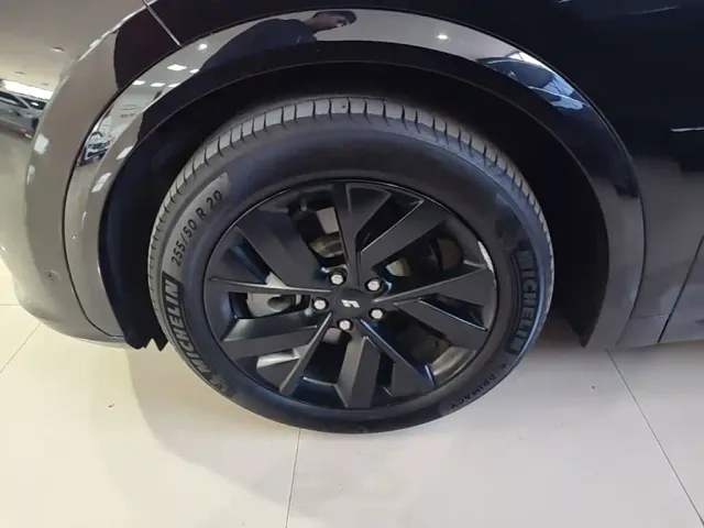 Li Auto L7 — Фото автомобиля 22