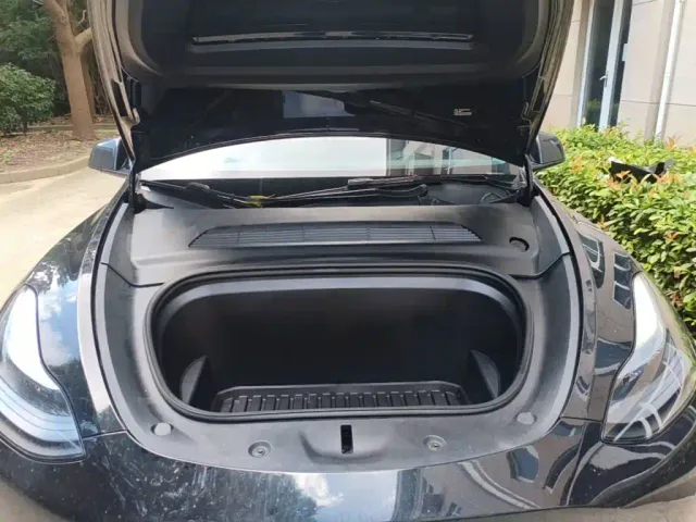 Tesla Model Y — Фото автомобиля 19