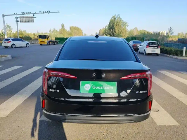 Hongqi E-QM5 — Фото автомобиля 5