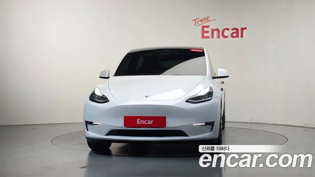 Tesla Model Y — Фото автомобиля 3