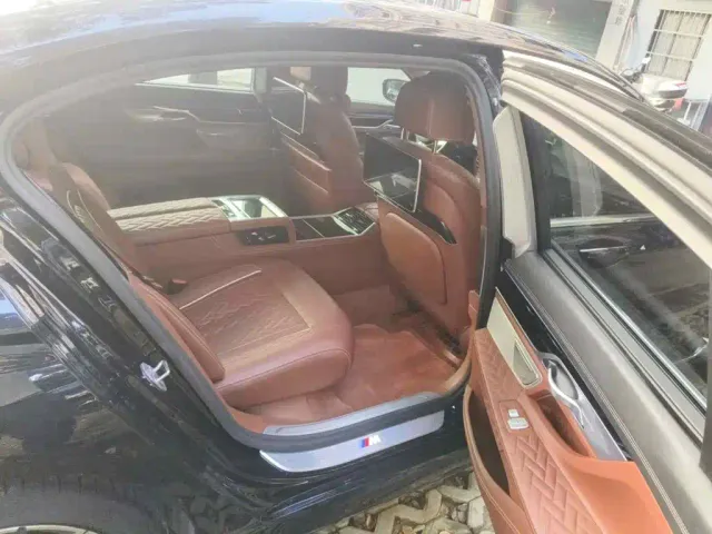 BMW 7 Series — Фото автомобиля 11