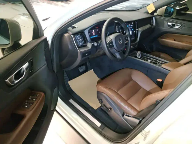 Volvo XC60 — Фото автомобиля 15