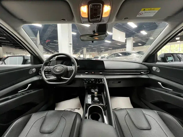 Hyundai Elantra — Фото автомобиля 17