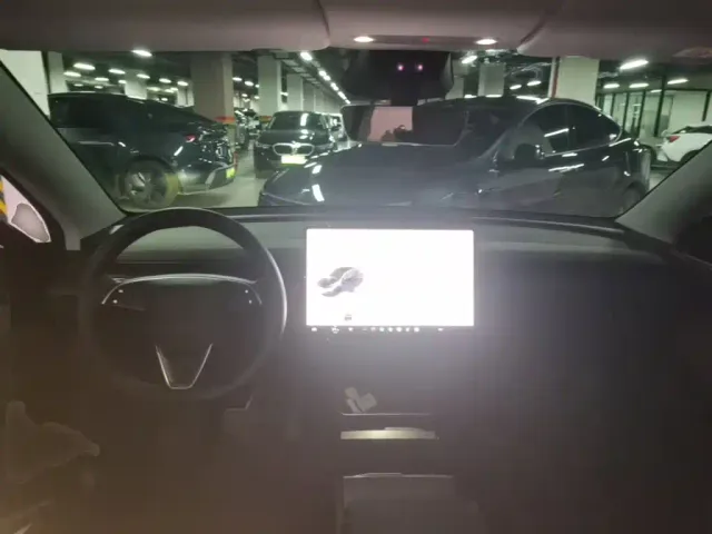 Tesla Model Y — Фото автомобиля 9