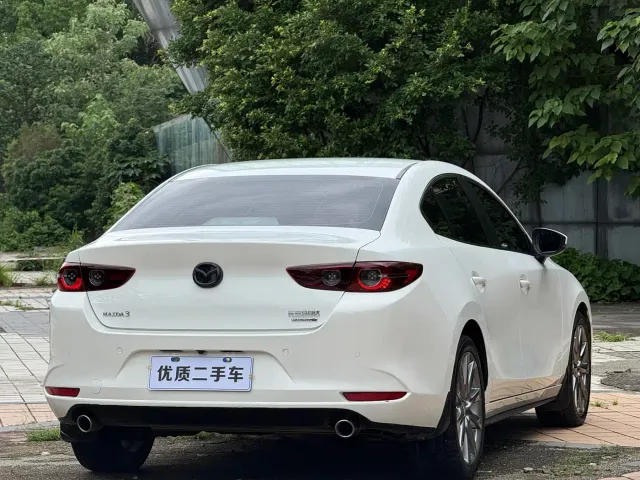 Mazda Axela — Фото автомобиля 10