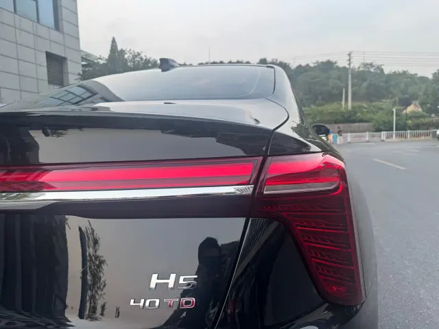 Hongqi H5 — Фото автомобиля 6