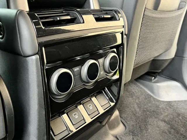 Land Rover Defender — Фото автомобиля 12