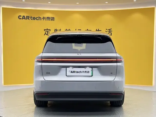 Li Auto i8 — Фото автомобиля 5