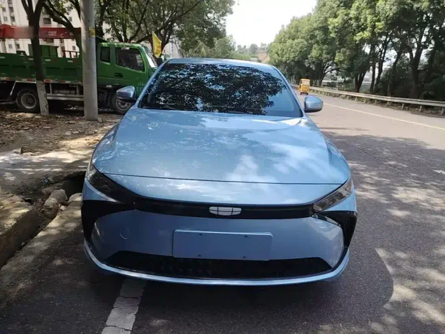 Geely Geometry G6 — Фото автомобиля 2
