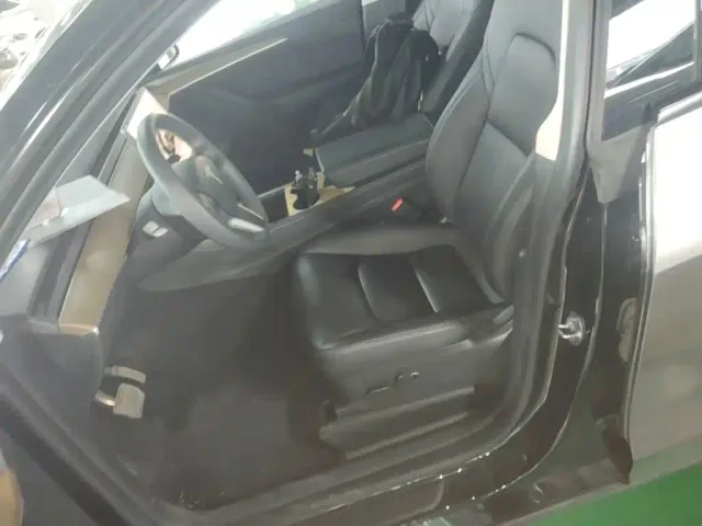 Tesla Model Y — Фото автомобиля 14