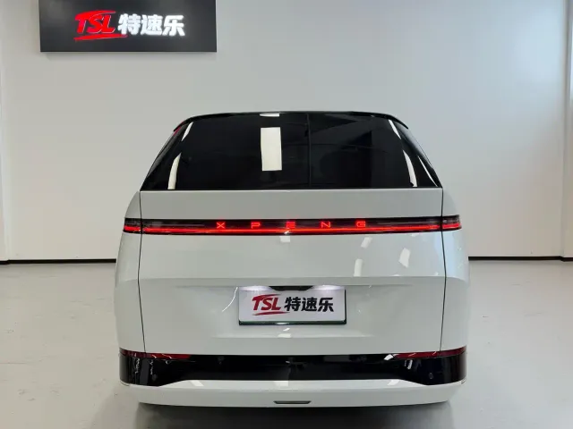 Xpeng X9 — Фото автомобиля 5