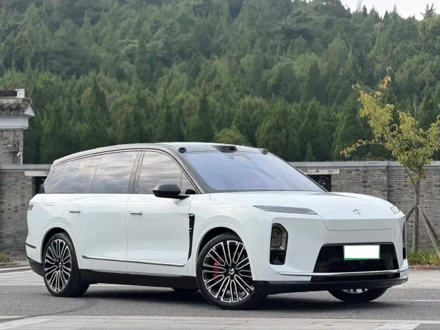 Nio ES8 — Фото автомобиля 6