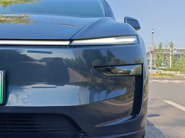 Tesla Model Y — Фото автомобиля 4