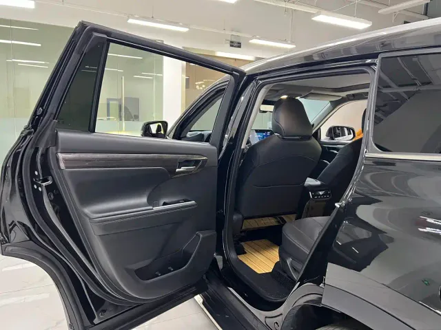 Toyota Highlander — Фото автомобиля 13