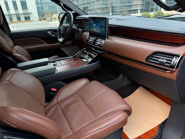 Lincoln Navigator — Фото автомобиля 14