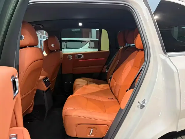 Li Auto L6 — Фото автомобиля 6