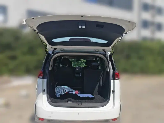 Maxus EUNIQ 5 — Фото автомобиля 9