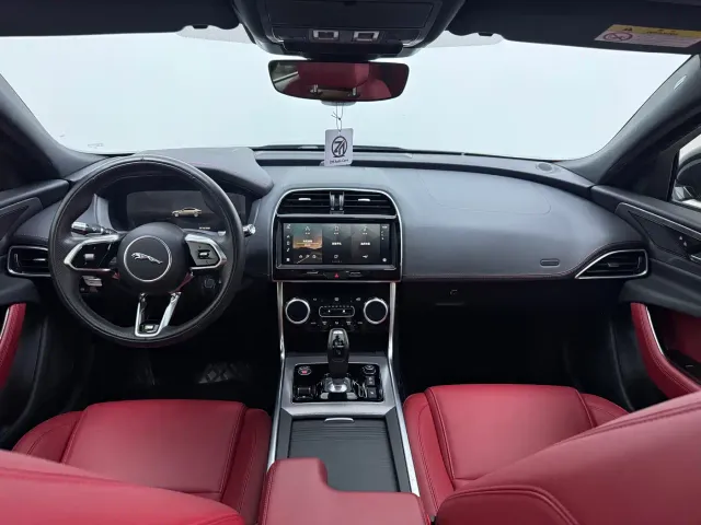 Jaguar XEL — Фото автомобиля 12