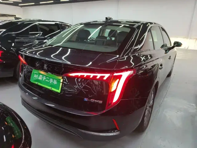 Hongqi E-QM5 — Фото автомобиля 6