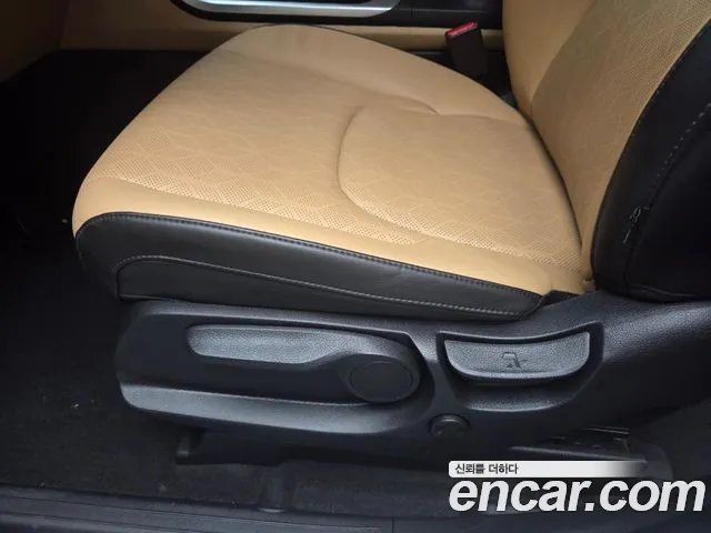 Kia Carnival Generation 4 — Фото автомобиля 10