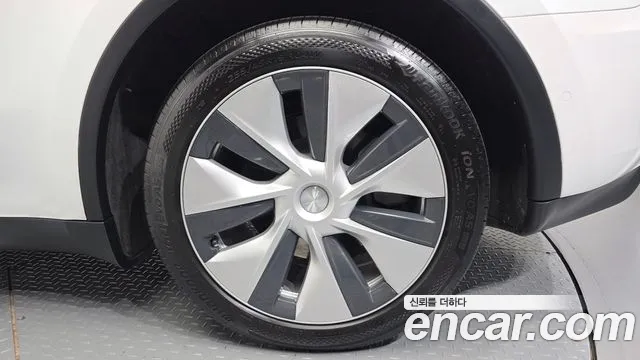Tesla Model Y — Фото автомобиля 20
