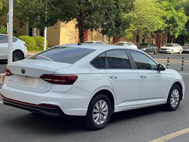 Volkswagen Lavida — Фото автомобиля 6