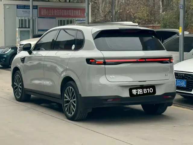 Leapmotor B10 — Фото автомобиля 3