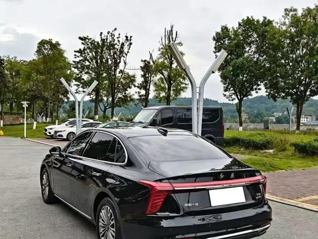 Hongqi H5 — Фото автомобиля 6