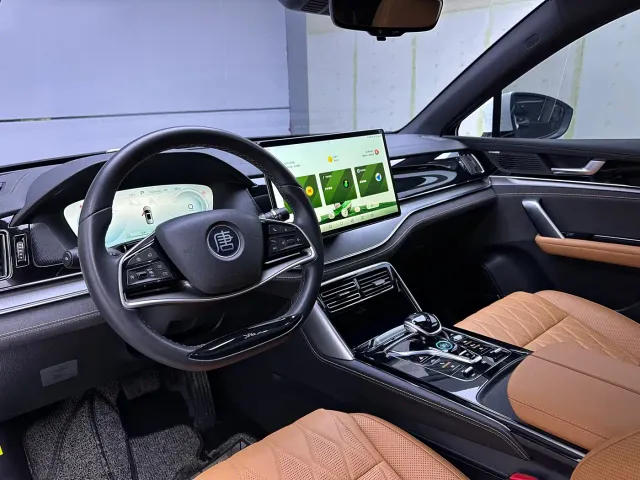 BYD Tang — Фото автомобиля 10