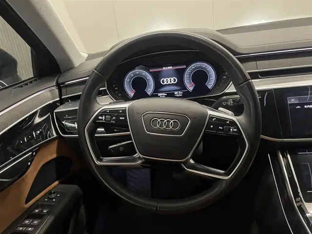 Audi A8 — Фото автомобиля 13