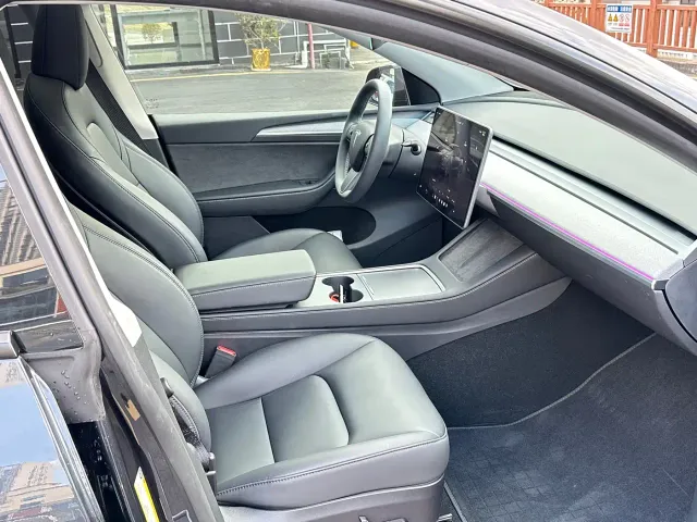 Tesla Model Y — Фото автомобиля 12