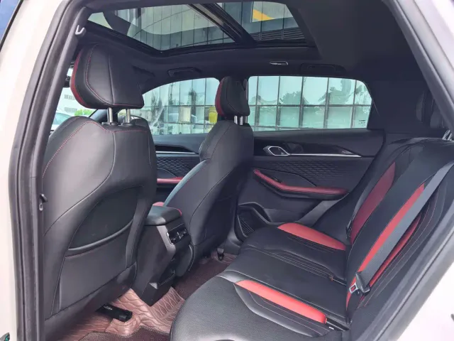 Geely Binyue — Фото автомобиля 10