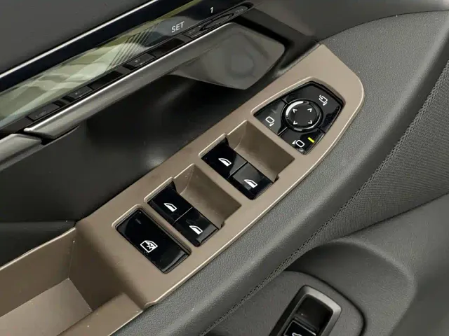 BMW 5 Series — Фото автомобиля 12