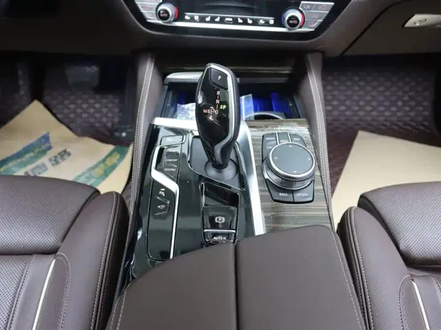 BMW 5 Series — Фото автомобиля 25
