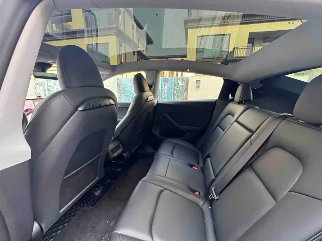 Tesla Model Y — Фото автомобиля 6