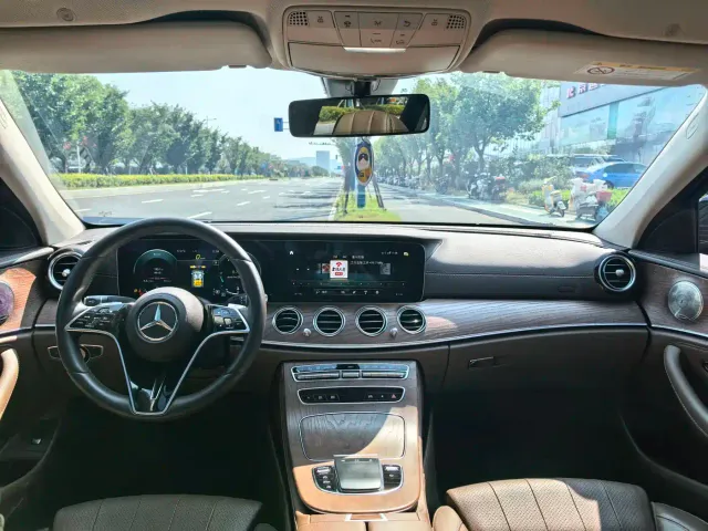 Mercedes-Benz E-Class — Фото автомобиля 10