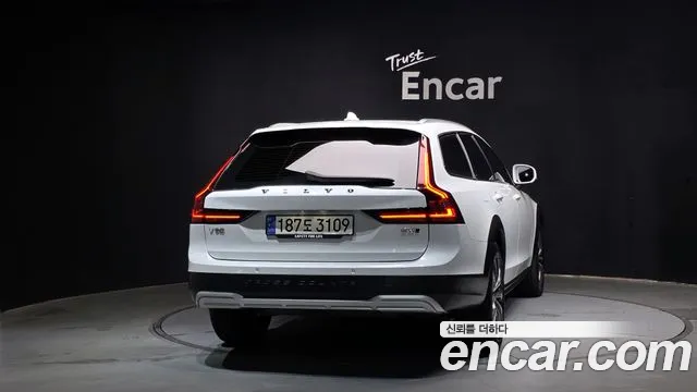 Вольво V90 — Фото автомобиля 4