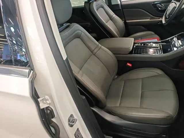 Lincoln Aviator — Фото автомобиля 24