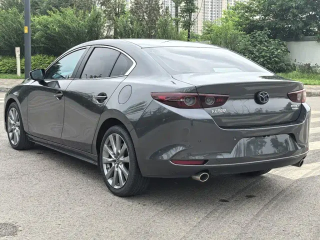 Mazda Axela — Фото автомобиля 10