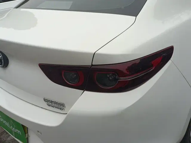 Mazda Axela — Фото автомобиля 23