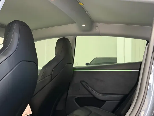 Tesla Model 3 — Фото автомобиля 14