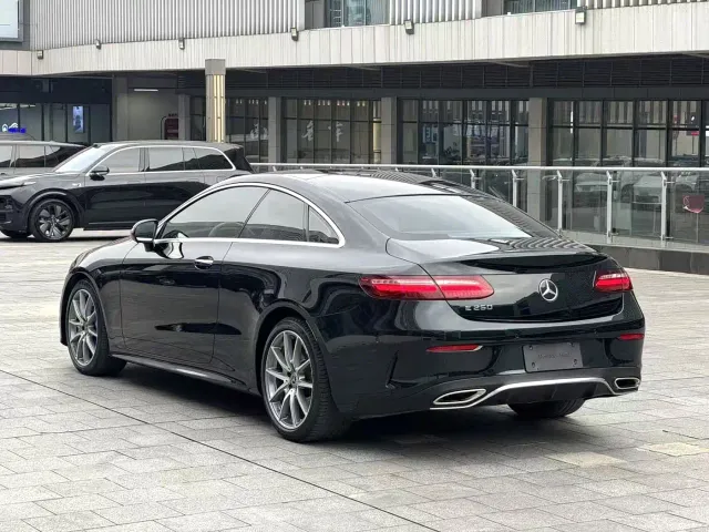 Mercedes-Benz E-Class — Фото автомобиля 8