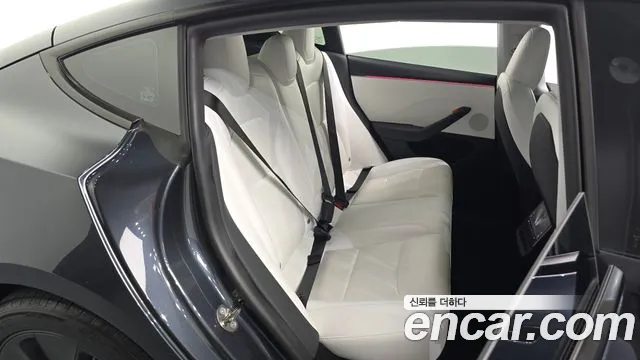 Tesla Model 3 — Фото автомобиля 9