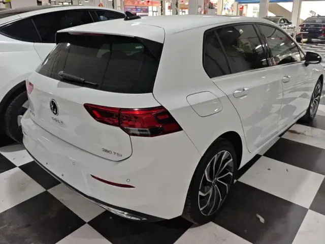 Volkswagen Golf — Фото автомобиля 3